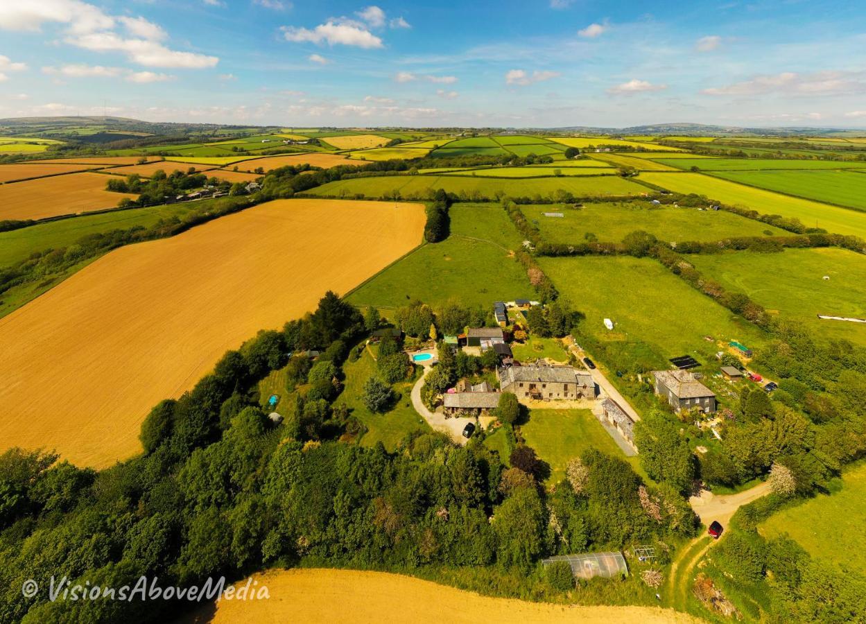 Tudor Lodge With Pool & Bbq Cabin Liskeard Extérieur photo