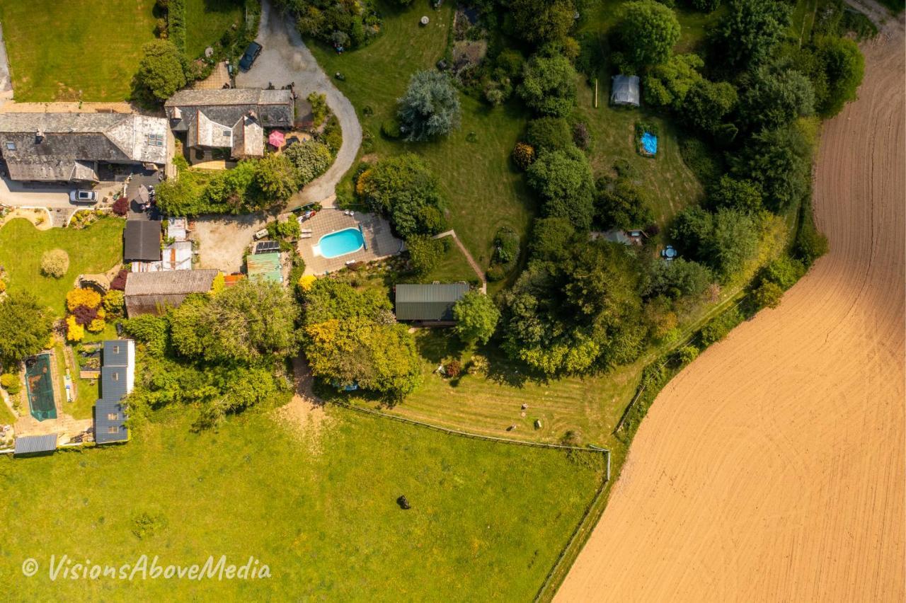 Tudor Lodge With Pool & Bbq Cabin Liskeard Extérieur photo