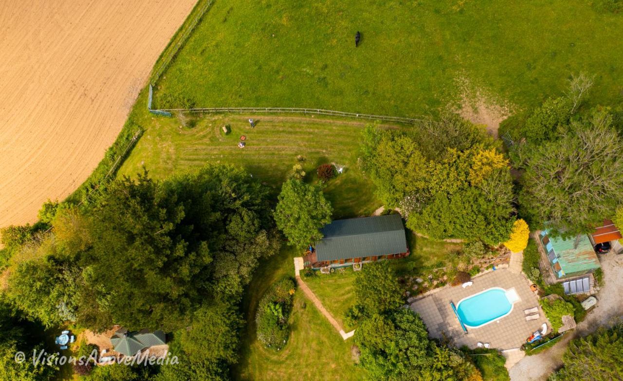 Tudor Lodge With Pool & Bbq Cabin Liskeard Extérieur photo
