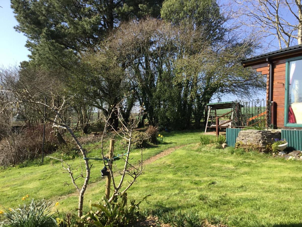 Tudor Lodge With Pool & Bbq Cabin Liskeard Extérieur photo