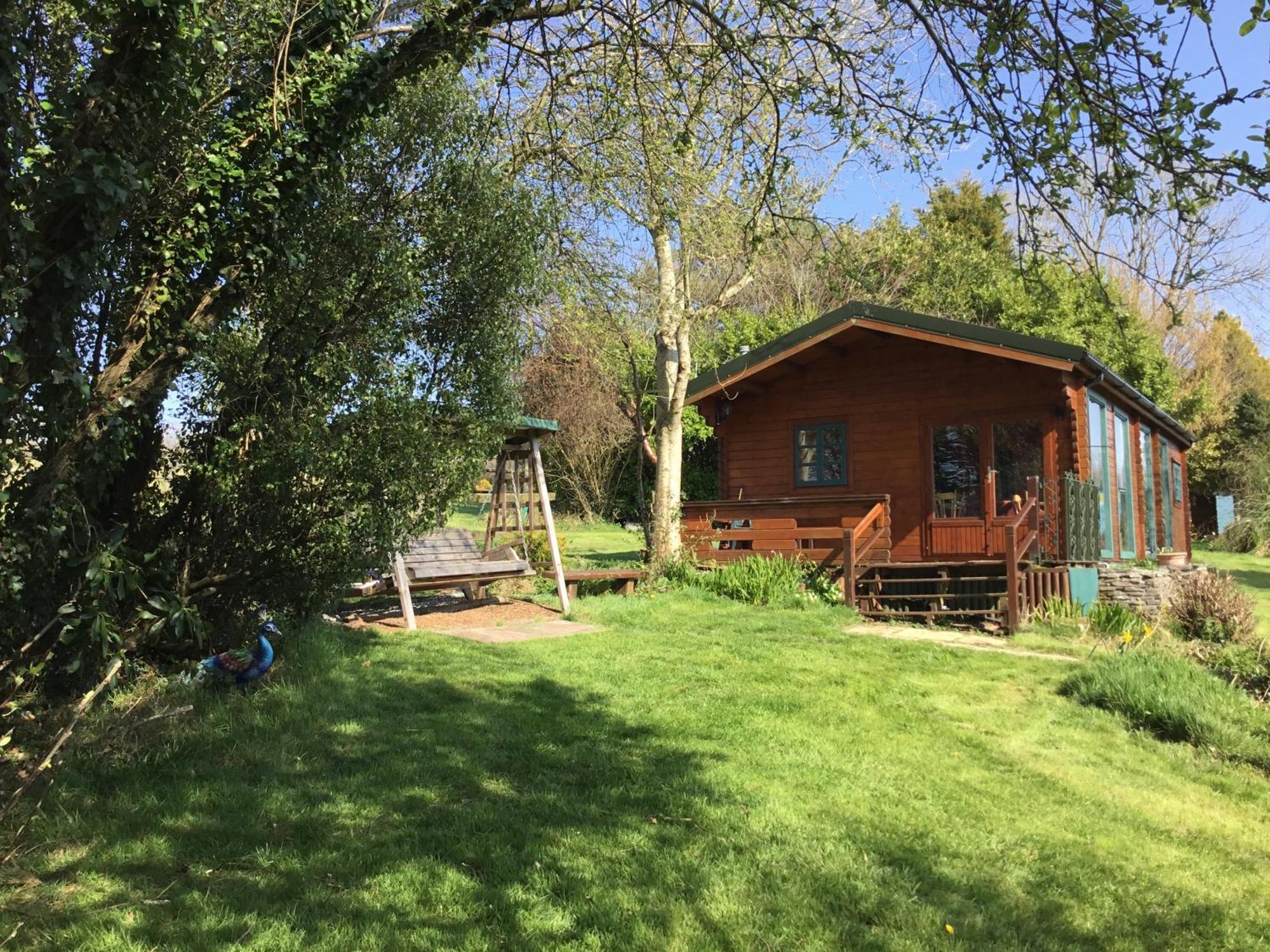 Tudor Lodge With Pool & Bbq Cabin Liskeard Extérieur photo